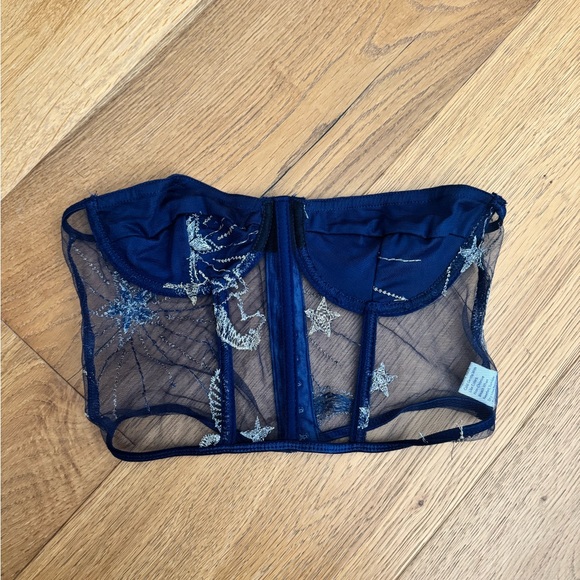 Embroidered Women's Tops Set - Picture 4 of 7